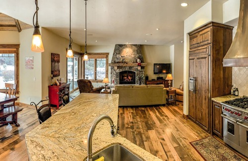Truckee House | Lookout Lodge at Old Greenwood - Lake Tahoe-Northstar-Golf & Heated pool Hot Tub