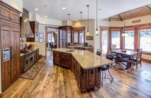 Truckee House | Lookout Lodge at Old Greenwood - Lake Tahoe-Northstar-Golf & Heated pool Hot Tub