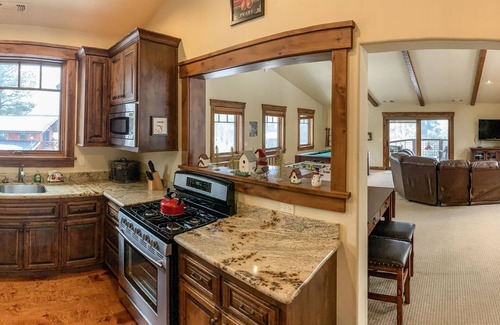 Truckee House | Lookout Lodge at Old Greenwood - Lake Tahoe-Northstar-Golf & Heated pool Hot Tub