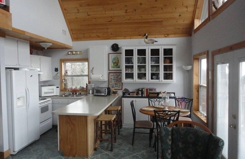 Rising Fawn Cabin | LOOKOUT MOUNTAIN CLEAN & COZY CABIN/GREAT VIEWS/HOT TUB, HIKING, PET FRIENDLY