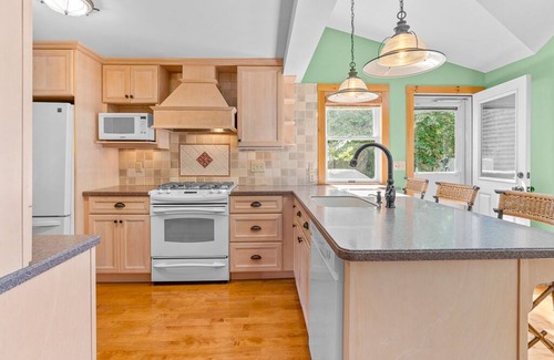 Falmouth Heights House | Lookout Point