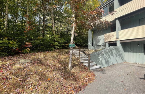 Lincoln House | Loon Family Getaway w/ski shuttle, garage and view