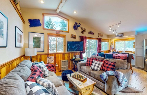 Loon Lake Cabin | Loon Lake Home & Cabins w/ Firepit, Kayaks, & Dock