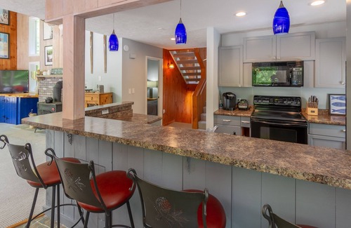 Lincoln House | Loon Mountain River House! Gorgeous Views! Walk to the lodges!
