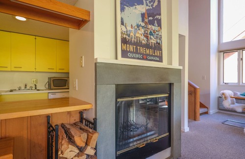 Lincoln Condo | Loon Mountain View 3BR, AC, Hot Tubs, Indoor Pools, Tesla Charger