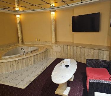 Avenel Hotel | Loop Inn Motel
