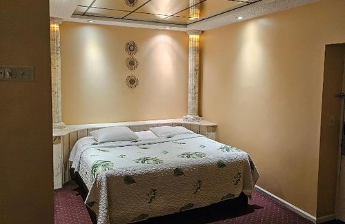 Avenel Hotel | Loop Inn Motel
