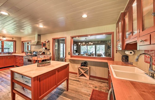 Troy House | 'Loose Moose Lodge' - 31 Acres on Yaak River!