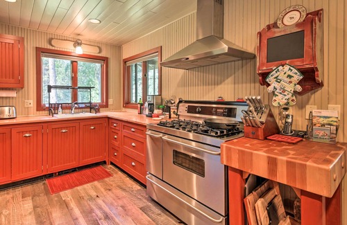 Troy House | 'Loose Moose Lodge' - 31 Acres on Yaak River!