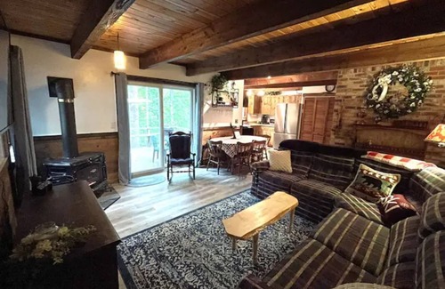 Bartlett Condo | Loose Moose Lodge - Attitash, StoryLand, N. Conway