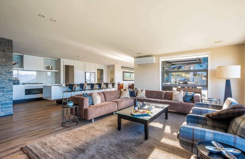 Fernhill Apartment | Lordens 1- Free Parking, Hot Tub, AC, Fireplace