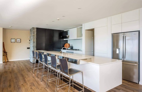Fernhill Apartment | Lordens 1- Free Parking, Hot Tub, AC, Fireplace