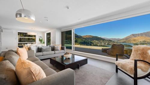 Fernhill Apartment | Lordens Penthouse- Hot Tub- BBQ- Gas Fire