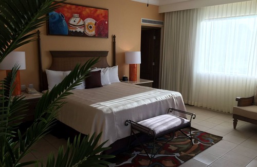 Loreto Resort | LORETO - 2 BR Waterfront Penthouse - - other size suite also available