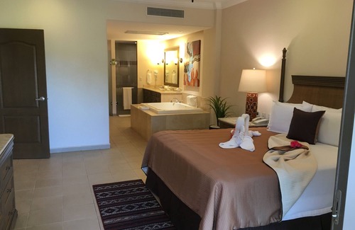 Loreto Resort | LORETO - 2 BR Waterfront Penthouse - - other size suite also available