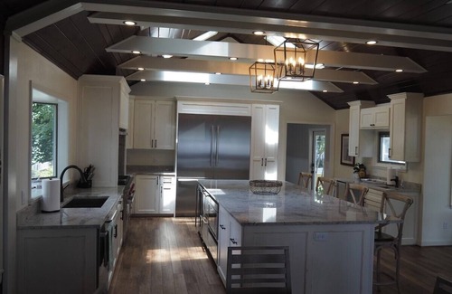 Sister Lakes House | Lorlee - A Large and Luxurious Lakefront Cottage!