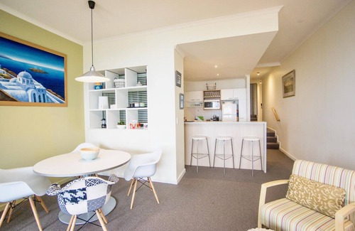 Lorne Hotel | Lorne Beachfront Accommodation