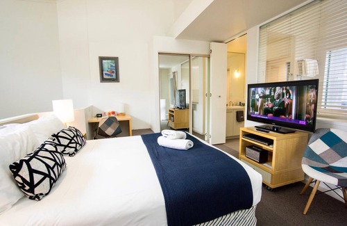 Lorne Hotel | Lorne Beachfront Accommodation
