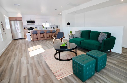 Mid-Wilshire Apartment | Los Angeles 3BR Villa Suites-FreeParking