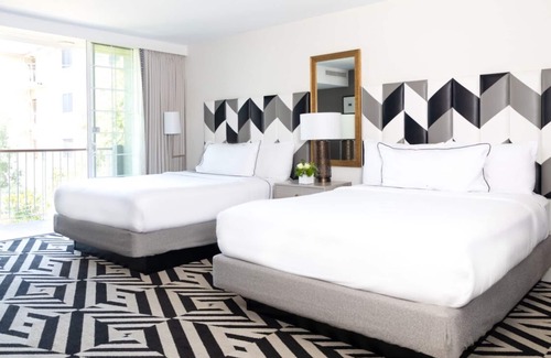 Norma Triangle Hotel | Los Angeles Rooftop Suite! Four Stylish Units for Best Price with Balcony, Pool!