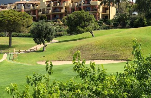 Benahavis Apartment | Los Robles de Los Arqueros golf 3 bedrooms apartment.