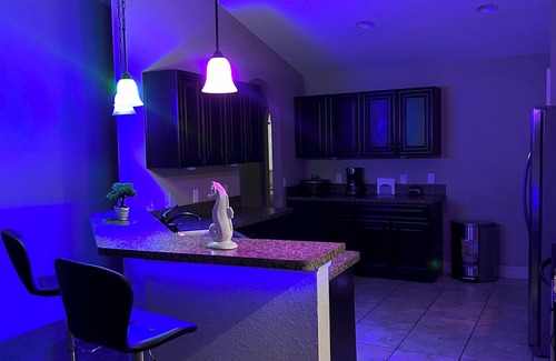 Candler House | LOS SHORES Vacation Lodging
