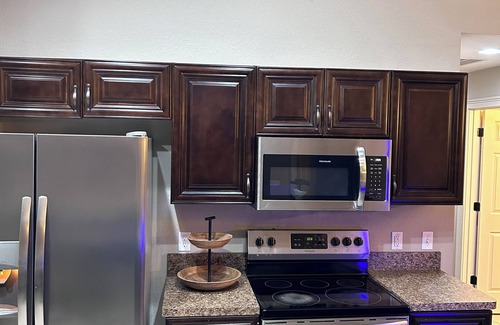 Candler House | LOS SHORES Vacation Lodging