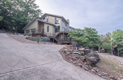 Lost Bridge Village House | Lost Bridge Lodge on BEAVER LAKE! Across from POOL