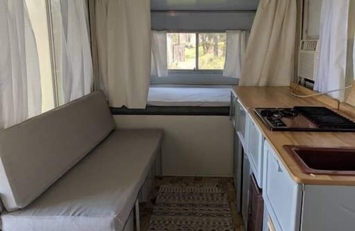 St. Clair RV Rental | Lost Hill Lake Charming Camper