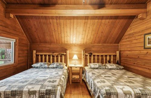 Grantsdale House | Lost Horse Lodge Double Queen Cabin 13