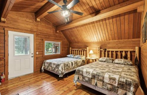 Grantsdale House | Lost Horse Lodge Double Queen Cabin 13