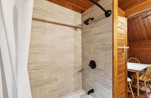 Grantsdale House | Lost Horse Lodge Double Queen Cabin 13