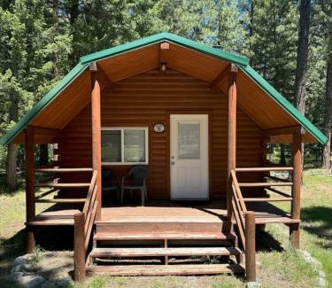 Grantsdale House | Lost Horse Lodge King Cabin10