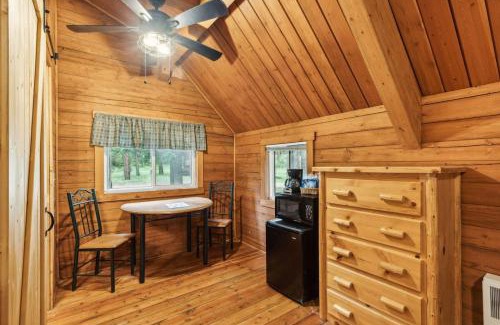 Grantsdale House | Lost Horse Lodge King Cabin10