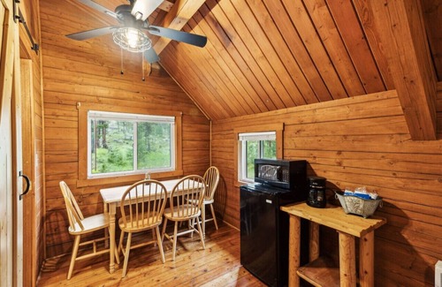Grantsdale Cabin | Lost Horse Resort - Double Queen Cabin #15