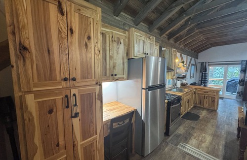 Athol Cabin | Lost in the Woods Cabin, Escape to Tranquility at ‘Lost in the Woods’ – Your Cozy North Idaho Hideaw