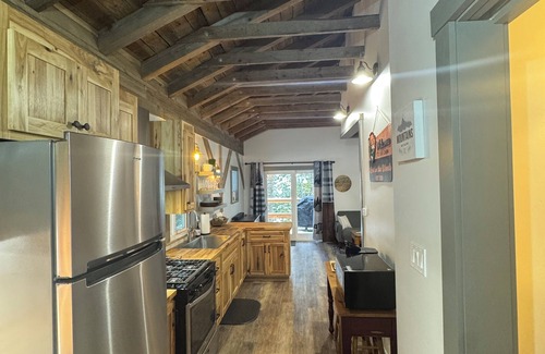 Athol Cabin | Lost in the Woods Cabin, Escape to Tranquility at ‘Lost in the Woods’ – Your Cozy North Idaho Hideaw