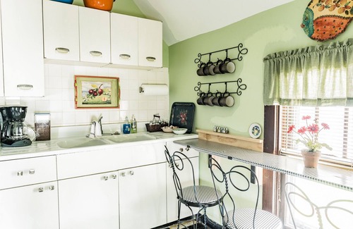 Lake Geneva Apartment | Lost Oak on Center |Upper Level Apartment in Historic Home |Downtown Lake Geneva |On-Site Parking