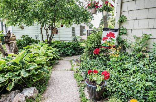 Lake Geneva Apartment | Lost Oak on Center |Upper Level Apartment in Historic Home |Downtown Lake Geneva |On-Site Parking