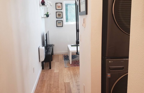 Southwest Hills Apartment | Lots of Natural light. Excellent Location. Studio + Loft. Parking on-site
