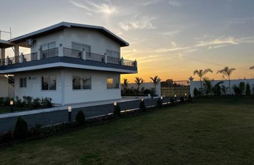 Sanwer Villa | Lotus Farmstay