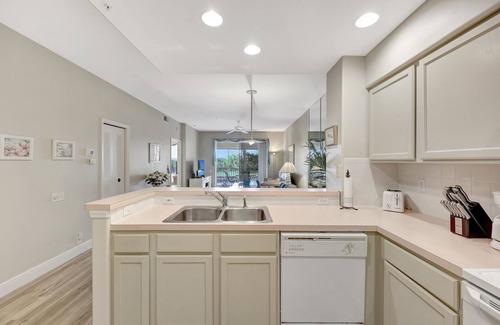 Tropical Cove Condo | Lotus Leaf at Lexington CC Golf Village