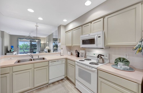 Tropical Cove Condo | Lotus Leaf at Lexington CC Golf Village