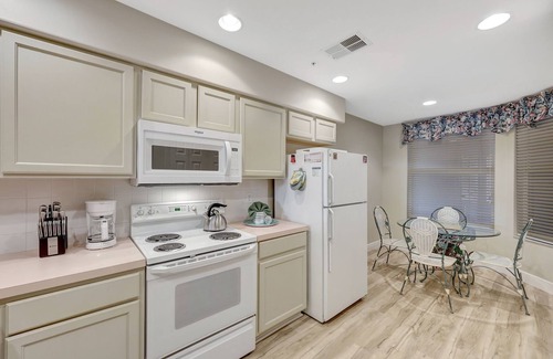 Tropical Cove Condo | Lotus Leaf at Lexington CC Golf Village