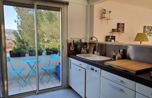 La Ciotat Apartment | Lou beach home 75 m2 à 300 m de la plage avec vue mer