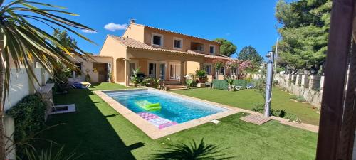 Saint-Martin-de-Crau Bed & Breakfast | Lou Meinado, un concept "comme à l'hôtel"