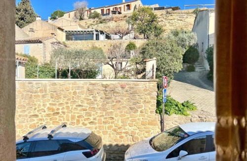 Miramas le Vieux Apartment | Lou Miradou 2 - Vieux village médiéval, Cosy, Clim, 2 personnes
