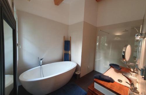 Est Bed & Breakfast | Lou Pantai, Bed and Breakfast, Delux Bedroom