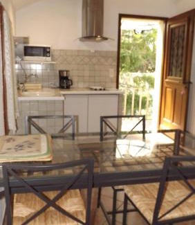 Cavaillon Apartment | Lou Pichoun Jas