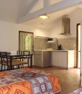 Cavaillon Apartment | Lou Pichoun Jas